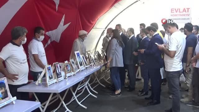 Sur İlçe Kaymakamı Çiftçi'den evlat nöbetindeki ailelere destek