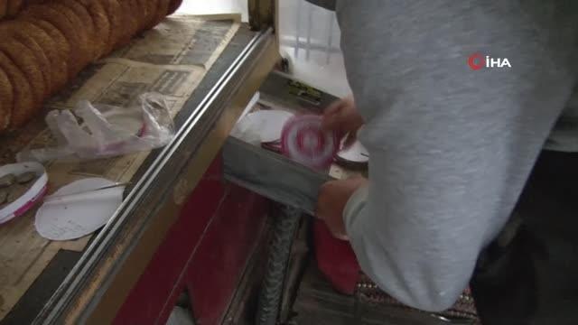 Yok artık dedirtecek hırsızlık olayı, simitçinin peynirlerini çaldılar