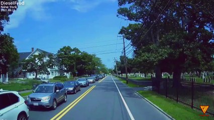 Car almost gets hit by truck. 2021.08.12 — New York