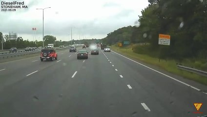 Car cuts truck off. 2021.09.09 — STONEHAM, MA