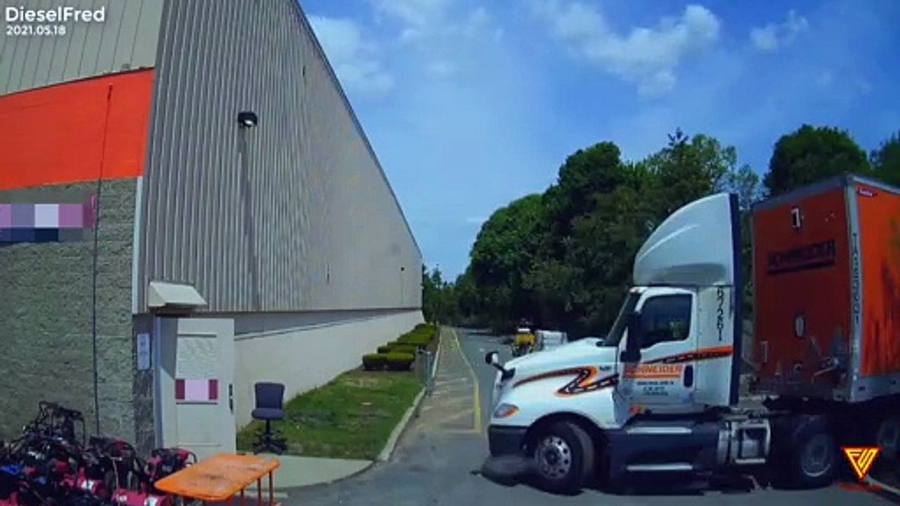 Truck cant make a turn. 2021.05.18