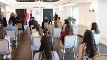Son Dakika | Türkiye'nin Tiran Büyükelçisi Yörük, Türkiye Burslarını kazanan Arnavut öğrencilerle bir araya geldi