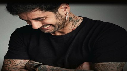 Melendi canta con ironía a las cicatrices