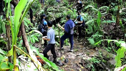 ผาเมือง ตรวจพื้นที่ปะทะ พบยาไอซ์ 15 กระสอบ มูลค่ากว่า 15 ล้าน 