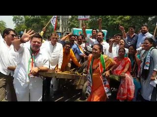 इंधन दरवाढीविरोधात ठाण्यात राष्ट्रवादी काँग्रेसचं आंदोलन