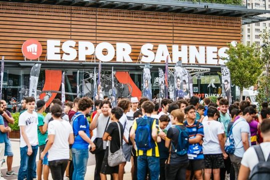 Espor tutkunlarına üzücü haber! Ataşehir'deki Avrupa'nın en büyük Espor Sahnesi kapatıldı