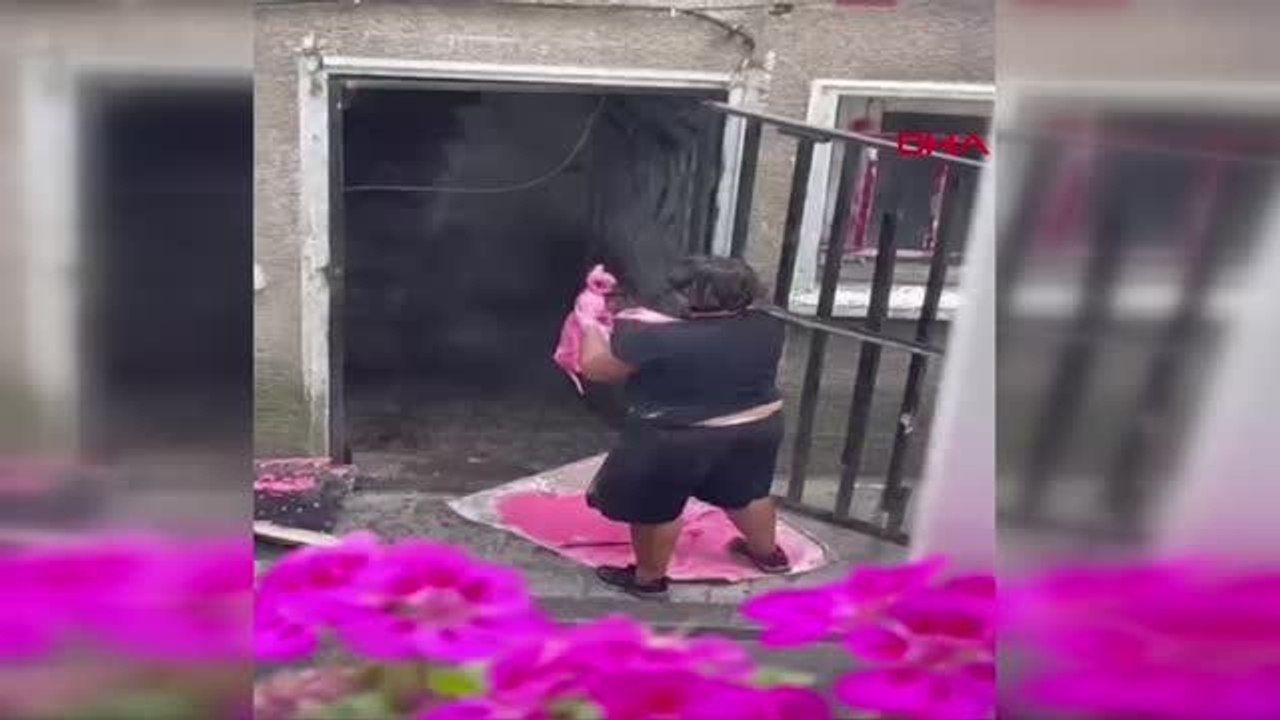 Son dakika gündem: ŞİŞLİ'DE TEDİRGİN EDEN GÖRÜNTÜ; ÖLÜ KEDİYİ BOYAYIP PENCEREYE ASTI