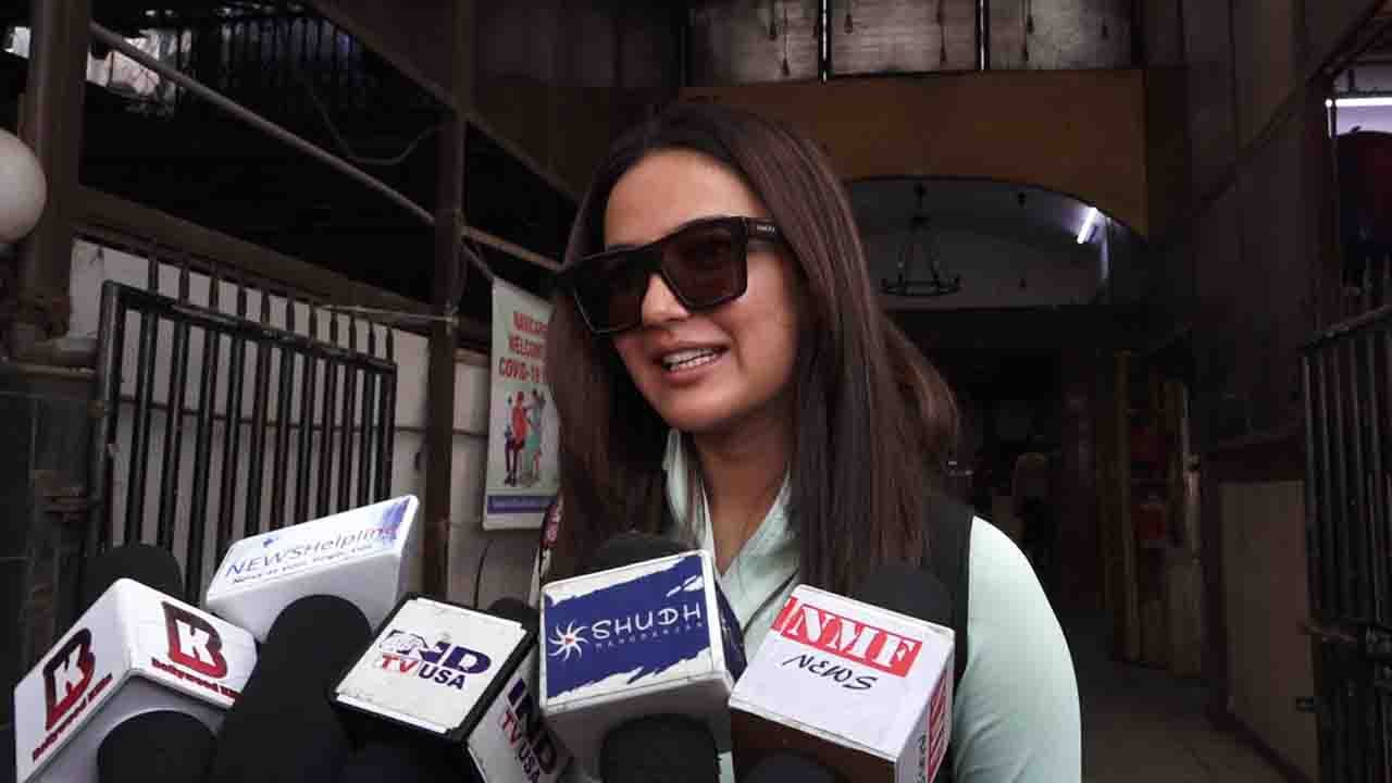 Jasmin Bhasin मीडिया के सामने अपने आने वाले प्रोजेक्ट्स पर जमकर बोलती दिखी ; Watch video | FilmiBeat