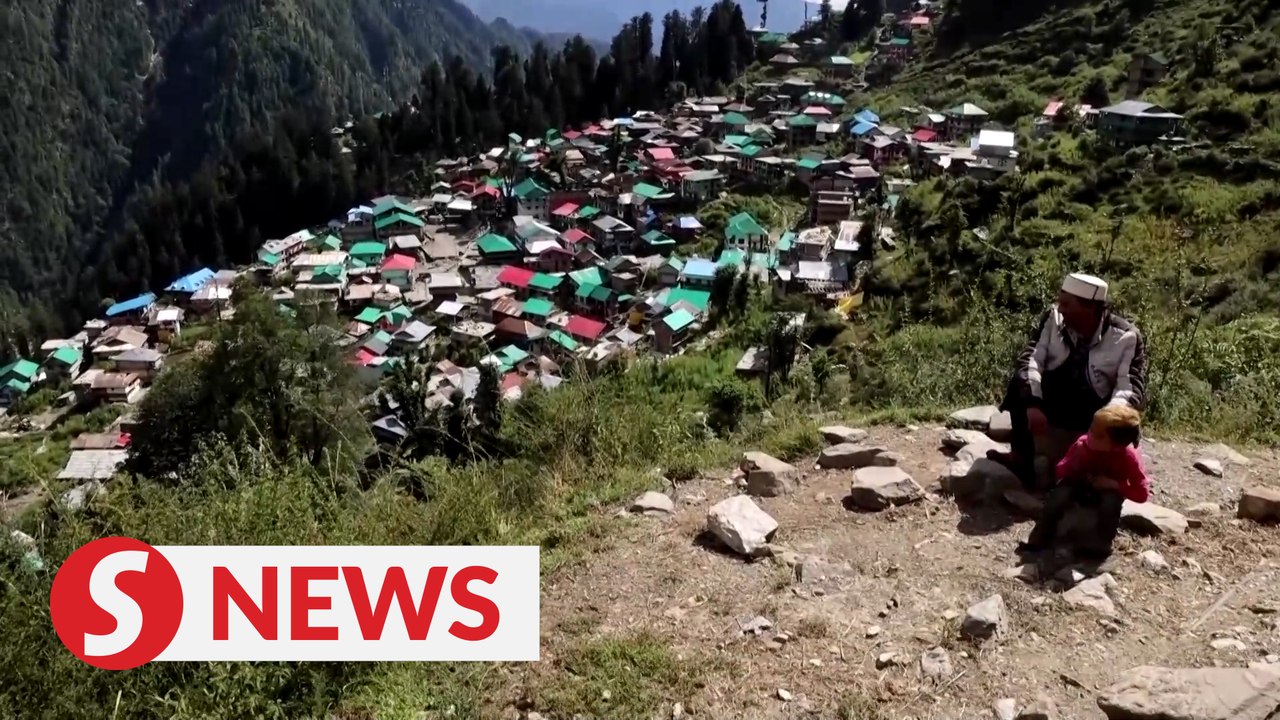Medics scale rockslides to vaccinate villages in India
