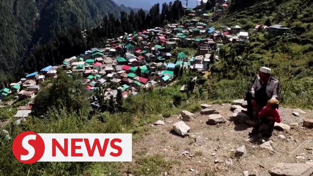 Medics scale rockslides to vaccinate villages in India