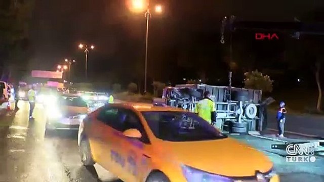 Kamyon devrildi, TEM Otoyolu savaş alanına döndü