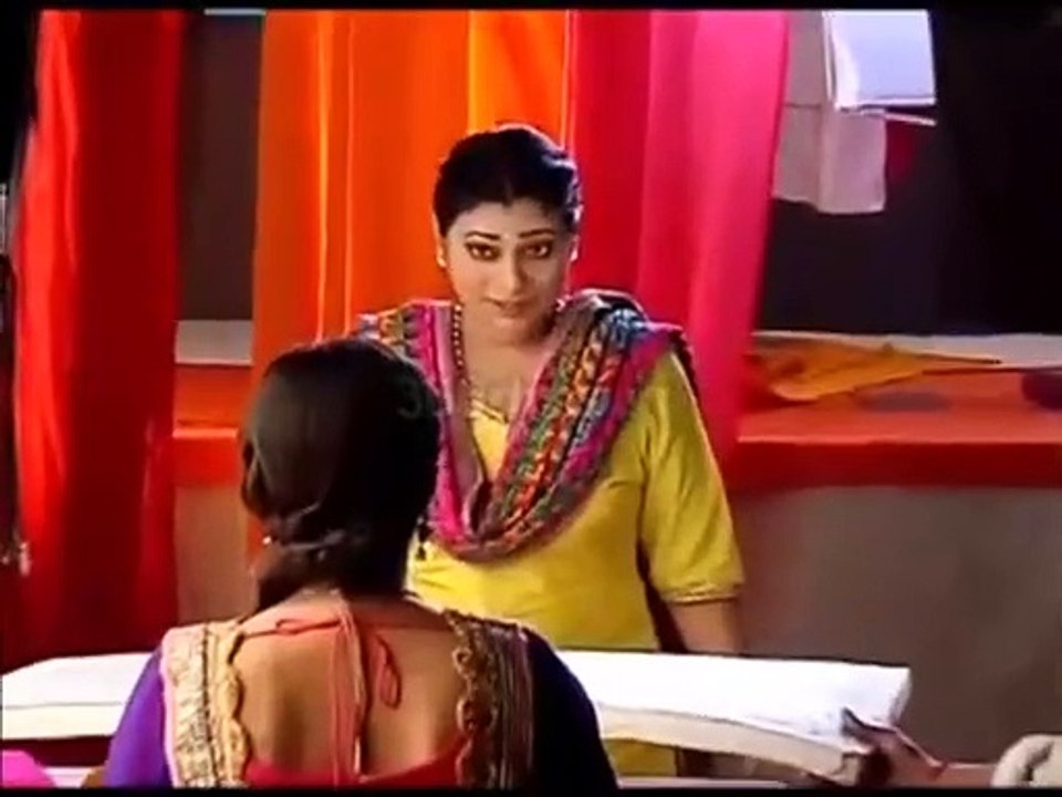 Saath Nibhana Saathiya _ Gopi's New Mother-In-Law Pramila To Create Drama In Front Of Her Friends