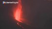Varias bocas siguen erupcionando en la cima del volcán en La Palma