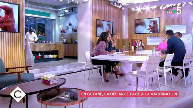 Raphaël Enthoven s'exprime sur les propos de Christiane Taubira et la vaccination dans l'émission C à vous