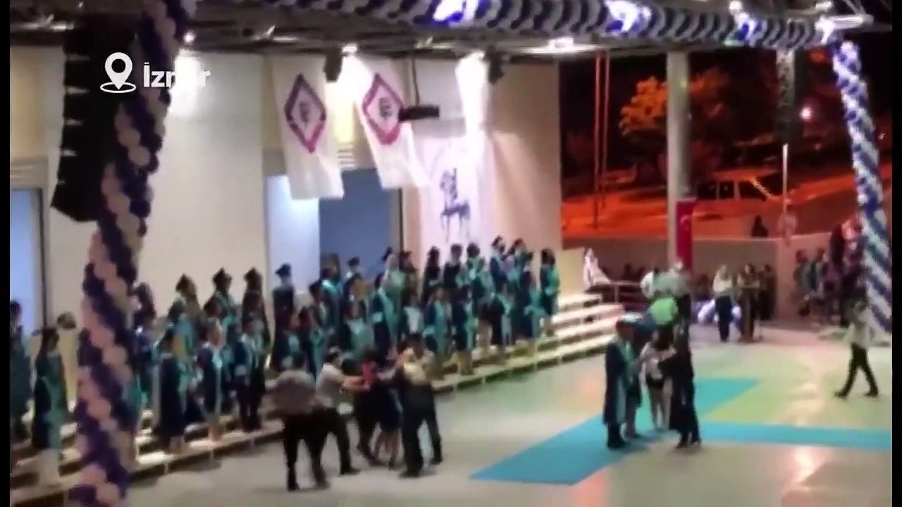 Mezuniyet töreninde sahneye İstanbul Sözleşmesi maskesiyle çıkan öğrencilere özel güvenlik müdahalesi