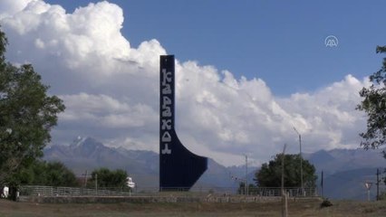 Kırgızistan'ın "çivisiz" tek camisi ihtişamıyla görenleri hayran bırakıyor