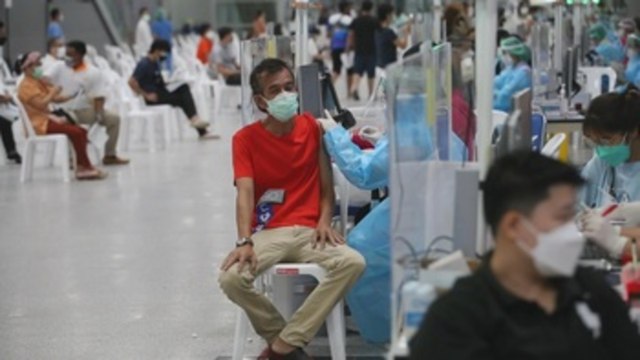 Tailandia comienza a inocular dosis de refuerzo a los vacunados con Sinovac