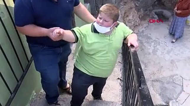 6 yaşında 68 kiloya ulaşan küçük Mustafa'nın tek hayali koşmak
