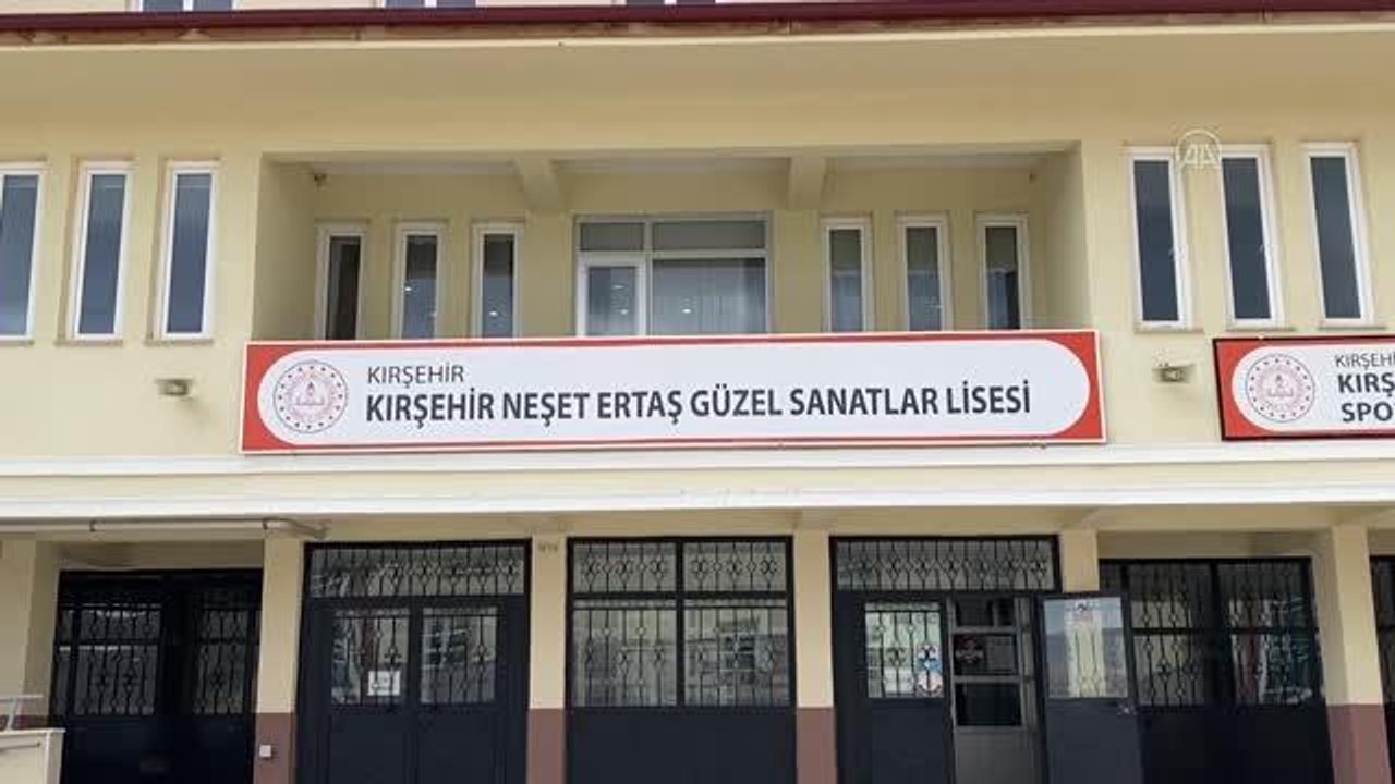 Neşet Ertaş'ın adını taşıyan lisenin mezunlarından "Sen benimsin, ben seninim" türküsü için klip