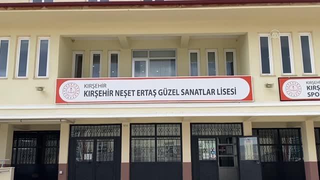 Neşet Ertaş'ın adını taşıyan lisenin mezunlarından Sen benimsin, ben seninim türküsü için klip