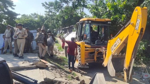 Assam: Clash between police-protesters over encroachment