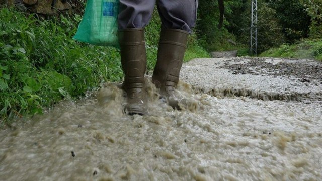 Karadeniz’de sağanak; Trabzon’da ırmak taştı, Rize’de heyelan meydana geldi