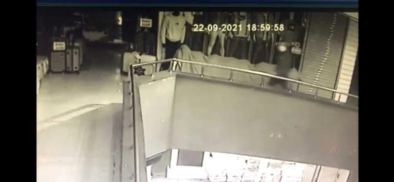 Mağazadan 10 dakikada 2 valiz ve 3 mont çalan şahıs yakalandı
