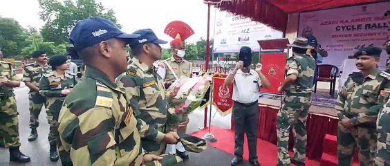 बीएसएफ की साइकिल रैली राजघाट के लिए रवाना