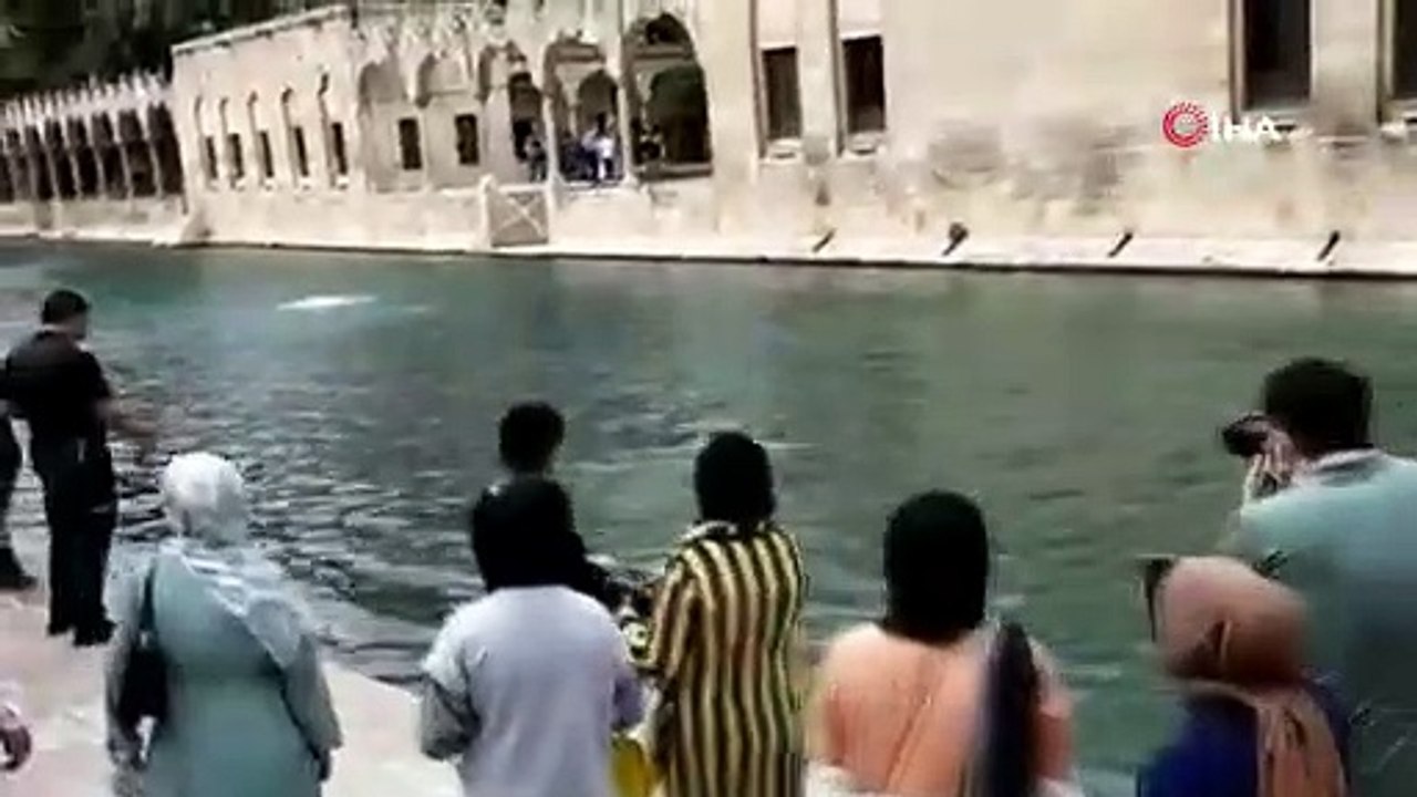 Balıklıgöl’e atlayıp yüzdü