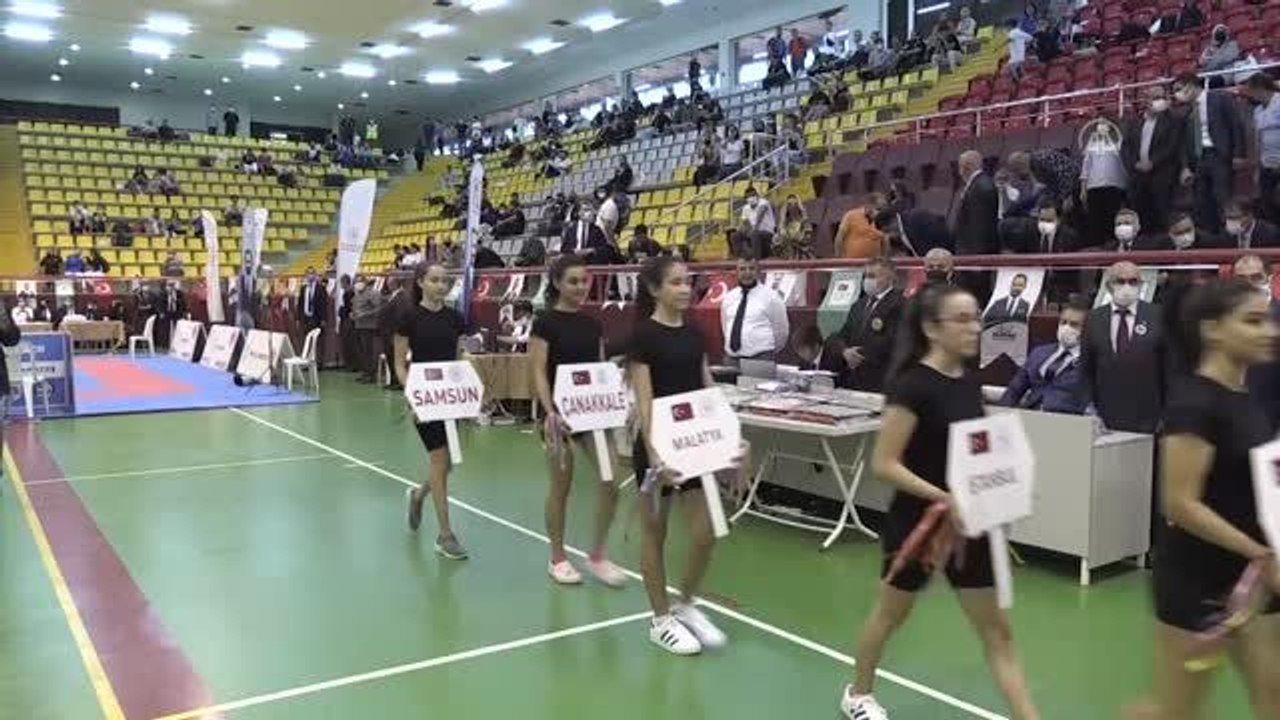 Türkiye Büyükler ve Veteranlar Karate Şampiyonası devam ediyor