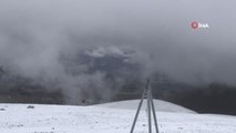 Sezonun ilk kardan adamı Erciyes Dağı'nda 2 bin 650 metre yükseklikte yapıldı