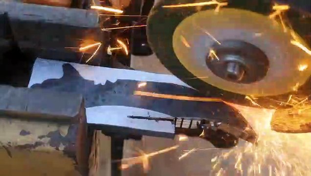 Turning a Rusty Bearing into a Beautiful but Razor Sharp BUTTERFLY KNIFE