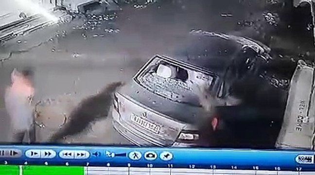 झगड़े में बीच-बचाव करने पर मारपीट और कार फूंकी