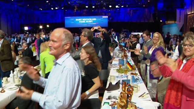 Alemania | Espaldarazo de Merkel a Laschet mientras el SPD arropa a Scholz