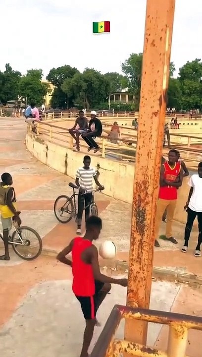 Vidéo - Le football: Thies des jeunes très techniques aux ballon rond...