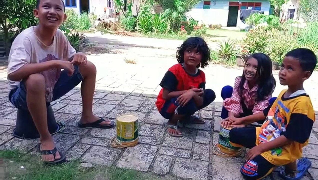 Vidio lucu  Tahan Tawa 2 Menit