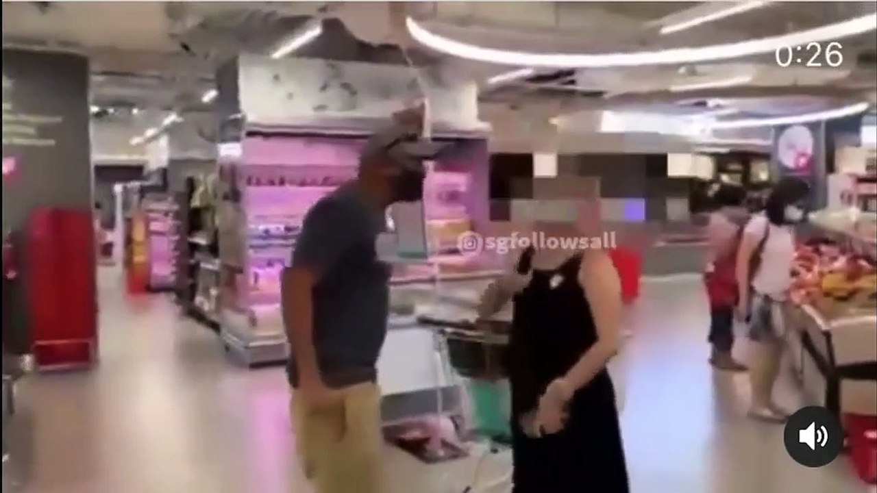 Sovereign refuses to wear mask properly and walks around a supermarket making a scene and trying to bully women