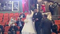 Bakan Varank, darbedilen basın mensubunun nikah şahitliğini yaptı