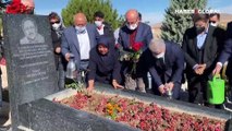 Abdalların efsane müzisyeni Neşet Ertaş ölüm yıldönümünde anılıyor