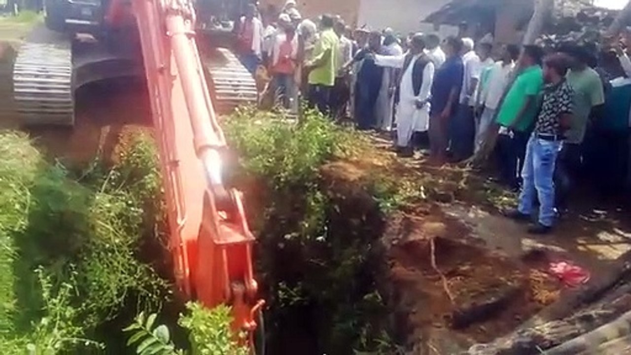 तेज रफ्तार ऑटो रिक्शा कुएं में गिरा, चाची-भतीजी की मौत, विधायक ने कराया रेस्क्यू