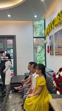 Cưới online mùa dịch: Khi nhân vật chính bị lu mờ bởi ông chú cùng nhà