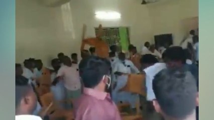 Video: सांसद कार्ति चिदंबरम के सामने भिड़े कांग्रेसी कार्यकर्ता, फेंकी जमकर कुर्सियां