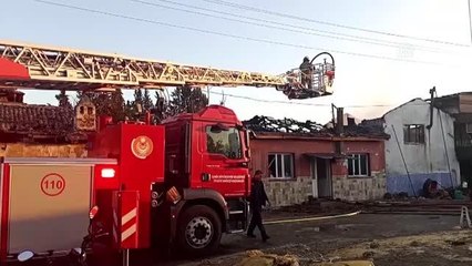 Ödemiş'te 3 müstakil ev yandı