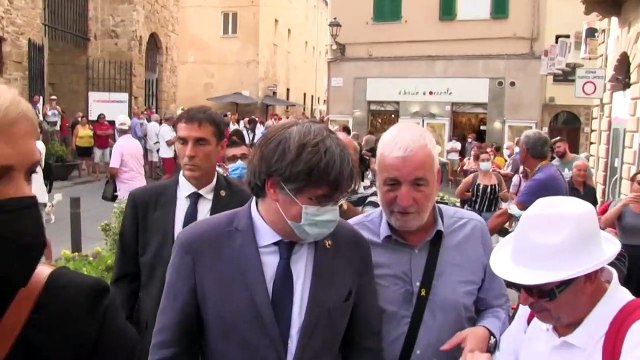 Bain de foule en Sardaigne catalane pour Carles Puigdemont après sa libération