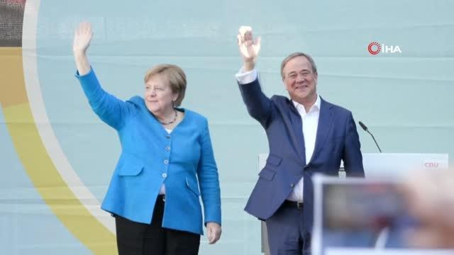 Merkel, seçime 1 gün kala Almanya'nın istikrarı için Laschet'e oy istediMerkel: İstikrarlı bir ülke için oylarınızı CDU/CSU için kullanmanızı...