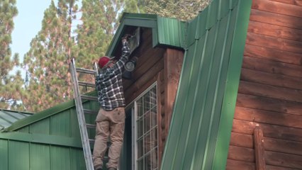 LIGNE ROUGE - Face aux mégafeux en Californie, ces habitants prennent tous les risques pour sauver leur maison