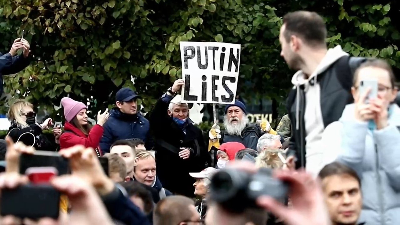 Varios centenares protestan en el centro de Moscú contra resultados comicios