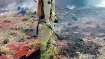 Atenção responsáveis: Crianças põem fogo em vegetação e bombeiros precisam ir ao local para combater incêndio