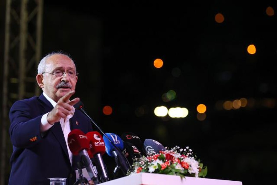 Gençlerle bir araya gelen Kılıçdaroğlu'ndan "Göster cep telefonunu" tepkisi