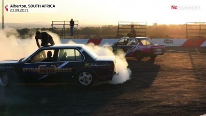 شاهد: رياضة "سبينينغ" أو دوران السيارات تعود من جديد إلى جنوب إفريقيا